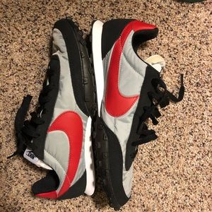 BRAND NEW! Vintage Nike waffle racer shoes.